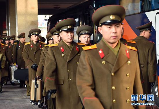 12月10日，访问团成员们抵达北京站。当日，朝鲜国家功勋合唱团、牡丹峰乐团抵达北京，来华进行演出。据悉，这两大朝鲜知名文艺团体将于12日至14日在北京的国家大剧院演出3天。