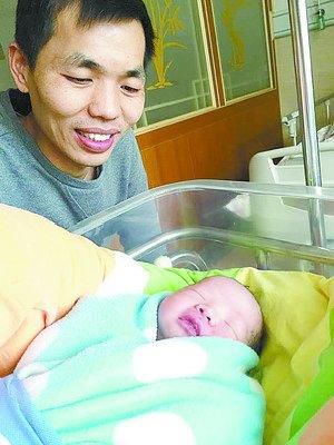 孪生兄弟同天结婚同天得子 娶同家医院护士为妻