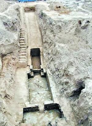 某汉代墓墓穴。微博图