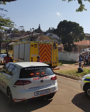 Emergency services on the scene where a Durban mechanic died. (Rescuecare via Twitter)