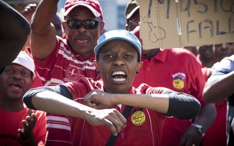 The demonstrators from the Communication Workers Union making their way to the Johannesburg Stock Exchange to hand over a memorandum of demands. Picture: Thomas Holder/EWN