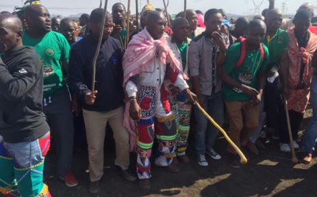 Thousands of miners sing and dance as they wait for Amcu president Joseph Mathunjwa to address them as they mark four years since the Marikana massacre 16 August 2016. Picture: Kgothatso Mogale/EWN.