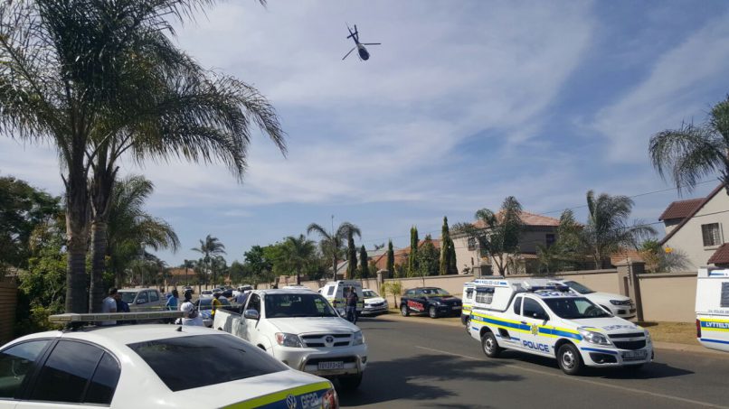 Police outside the complex where the hostage situation took place. Picture: Pretoria East Rekord. 