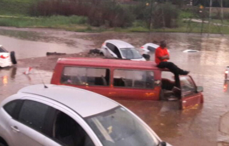 “Survival tip: What to do if your car is caught in a flash flood”的图片搜索结果