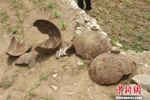 记者28日从北京市文物局、延庆区获悉，今年破获了一起发生在延庆区的金元时期文化遗址盗掘案。图为遗址现场出土文物。 曾鼐 摄