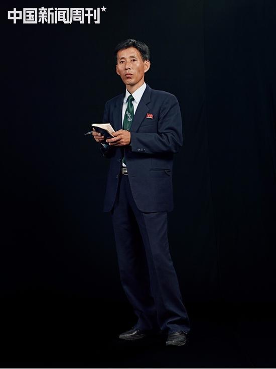 朝鲜摄影家同盟中央委员会摄影评论家，2015年。尺寸：180cm x 239cm。摄影|王国锋