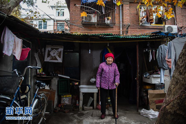 易翠兰在南京临时租住的房子门前（11月25日摄）。