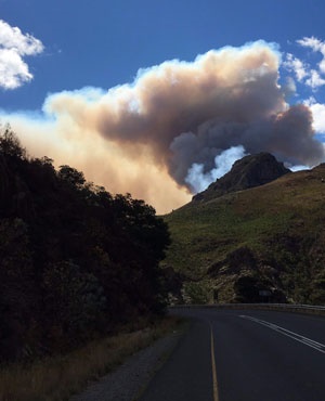 The Du Toitskloof pass has been closed after fires started on the Hawequas mountains. (Sakkie du Toit)