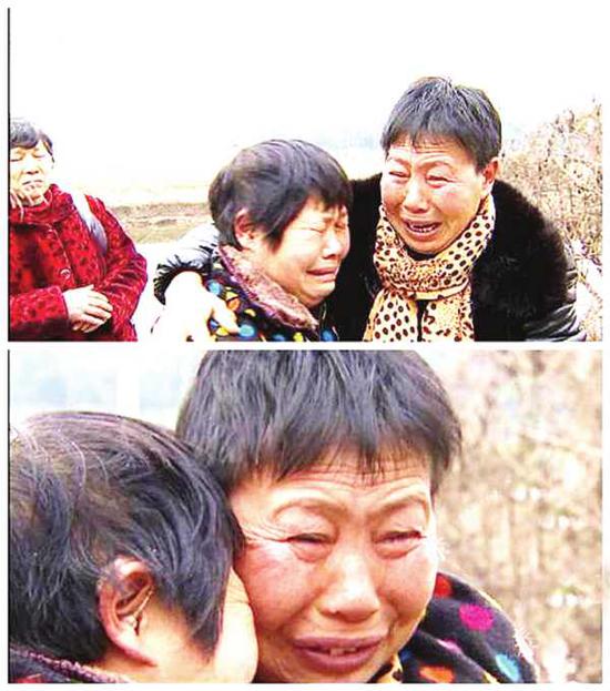  姐妹俩抱在一起哭成泪人，朱网玉（左）也在一旁流着泪。