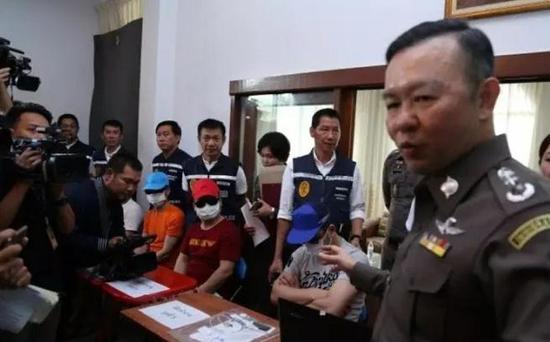 据介绍，电话诈骗主要以中国大陆老年人为对象。目前泰国移民局已经对这八名嫌疑犯吊销泰国签证，之后将把他们遣返台湾。