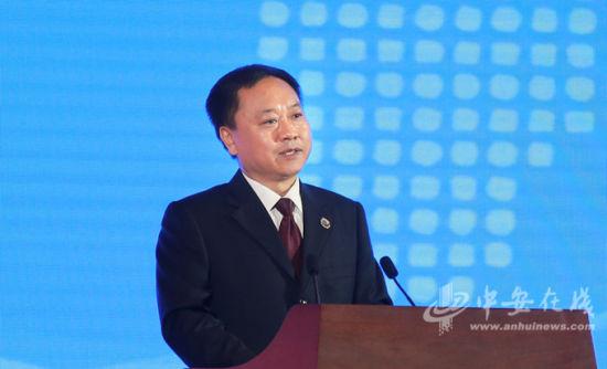 安徽省人民政府省长李国英主持开幕式。