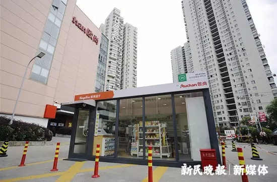 图说：位于杨浦区的一座“无人超市”。萧君玮/摄