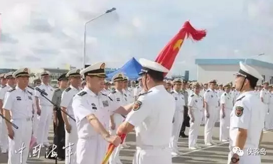 7月11日，在广东湛江军港，海军司令员沈金龙宣布中央军委关于正式组建驻吉布提保障基地组建命令，并授予军旗。