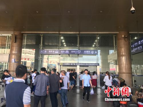  8月25日，在北京西站，已难觅“医托”踪影。潘心怡 摄