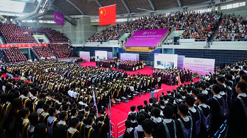 2017年7月2日，清华大学举行本科生毕业典礼。新华社记者 李欣 摄