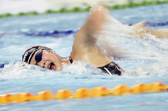 11月11日，中国选手王简嘉禾在女子800米自由泳决赛中。新华社 图